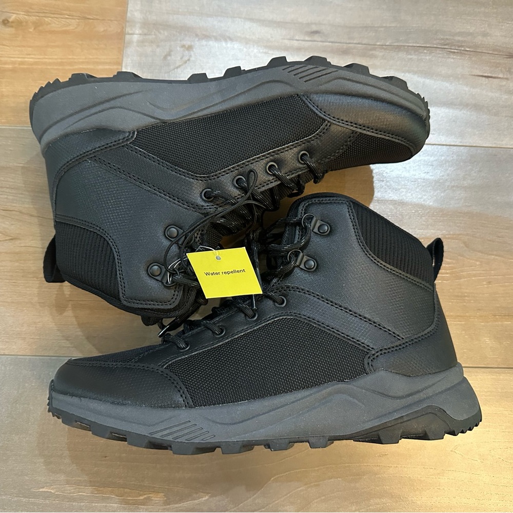 Universal Thread Black Boots Sleek Modern Design